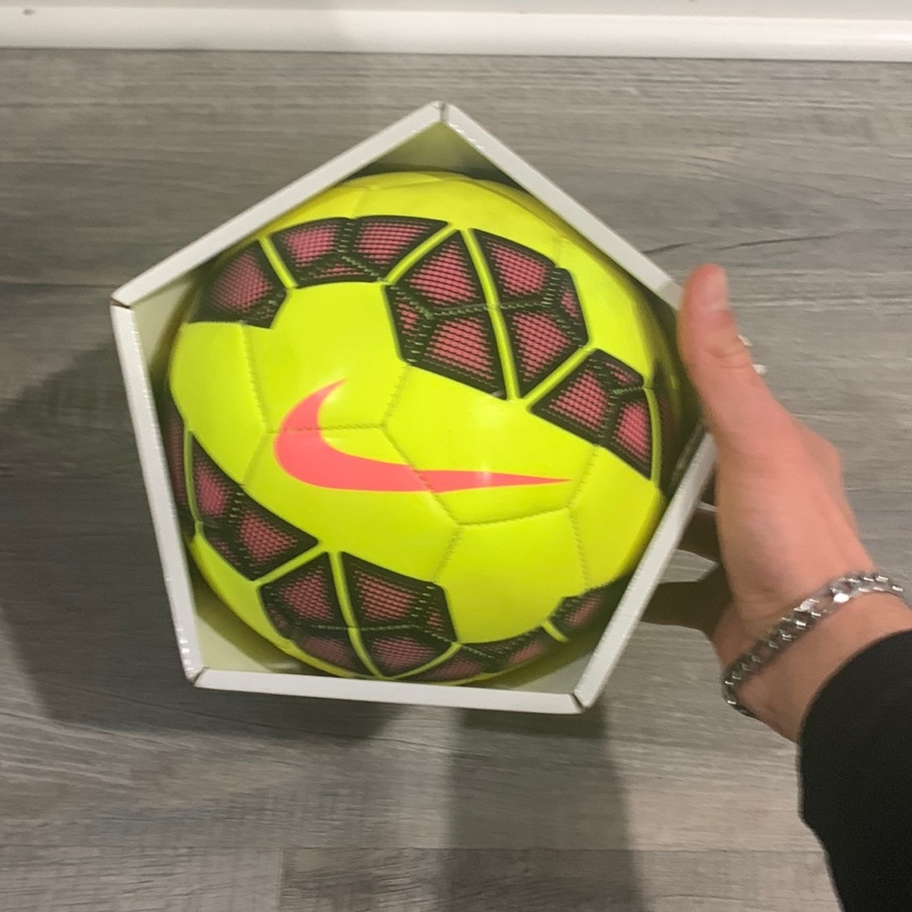Nike soccer ball like new size:3